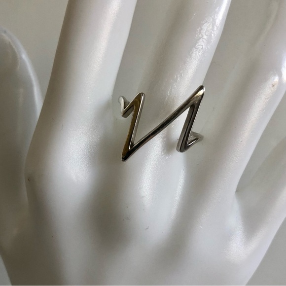 Sterling Silver Heartbeat Zig Zag Ring, Size 7 - Picture 2 of 7